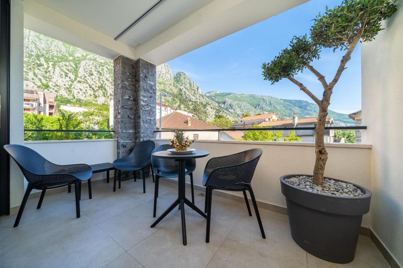C Group Apartments Kotor Luaran gambar